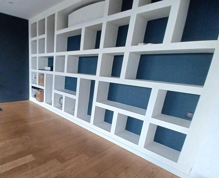 Nous réalisons la peinture de vos murs intérieurs.