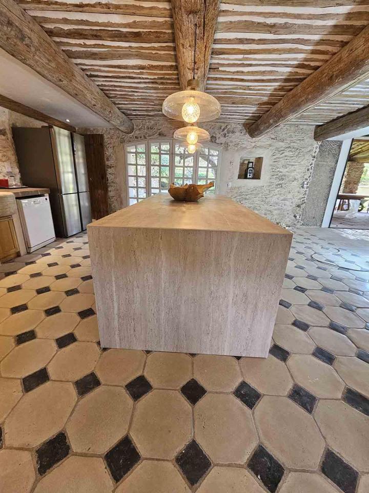 Nous réalisons la pose de carrelage et de faïence.